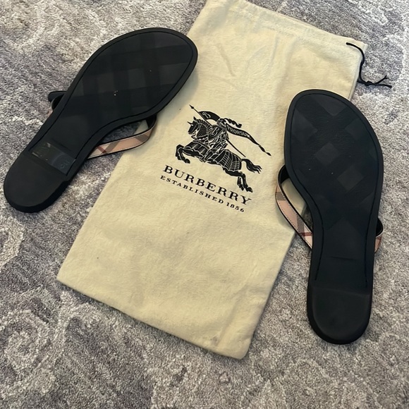 Burberry flip flops only worn once!! Authentic. Like new!! - Picture 3 of 4